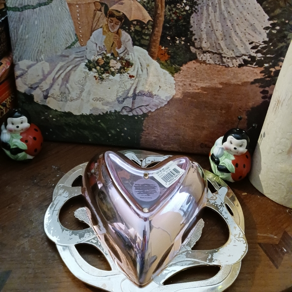 Shiny Pink Heart shaped dish And A Shiny Ceramic ✨️ "LOVE In The Air"💙 Sign. - Picture 8 of 14